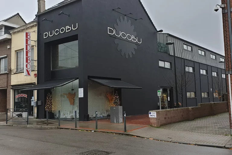 store-banne-tente-solaire-harol-tc-130-noire-toile-noire-motorisation-somfy-001