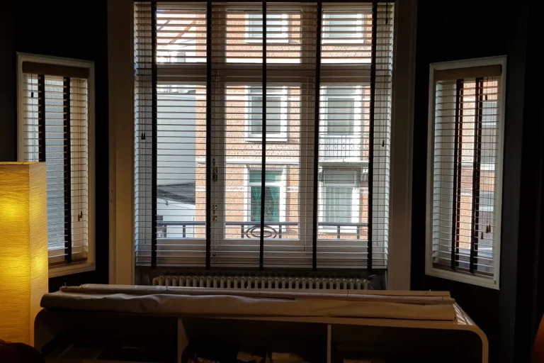 store-interieur-venitien-bois-sur-mesures-001 copie