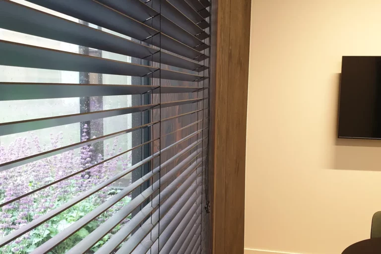 store-interieur-venitien-bois-sur-mesures-005 copie