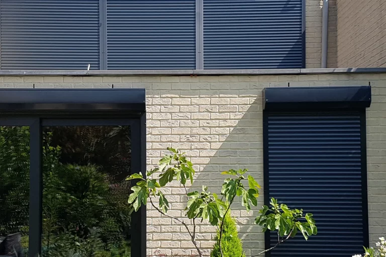 volet-exterieur-aluminium-harol-vr-150-ral-7016-motorisation-somfy-001